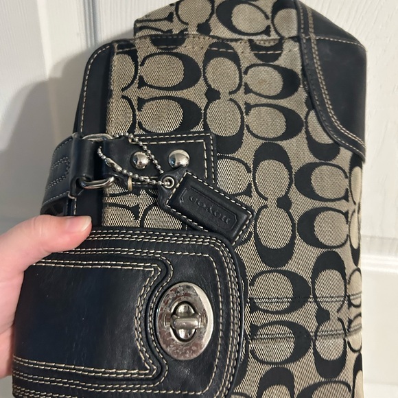 Coach shoulder bag - Picture 3 of 3